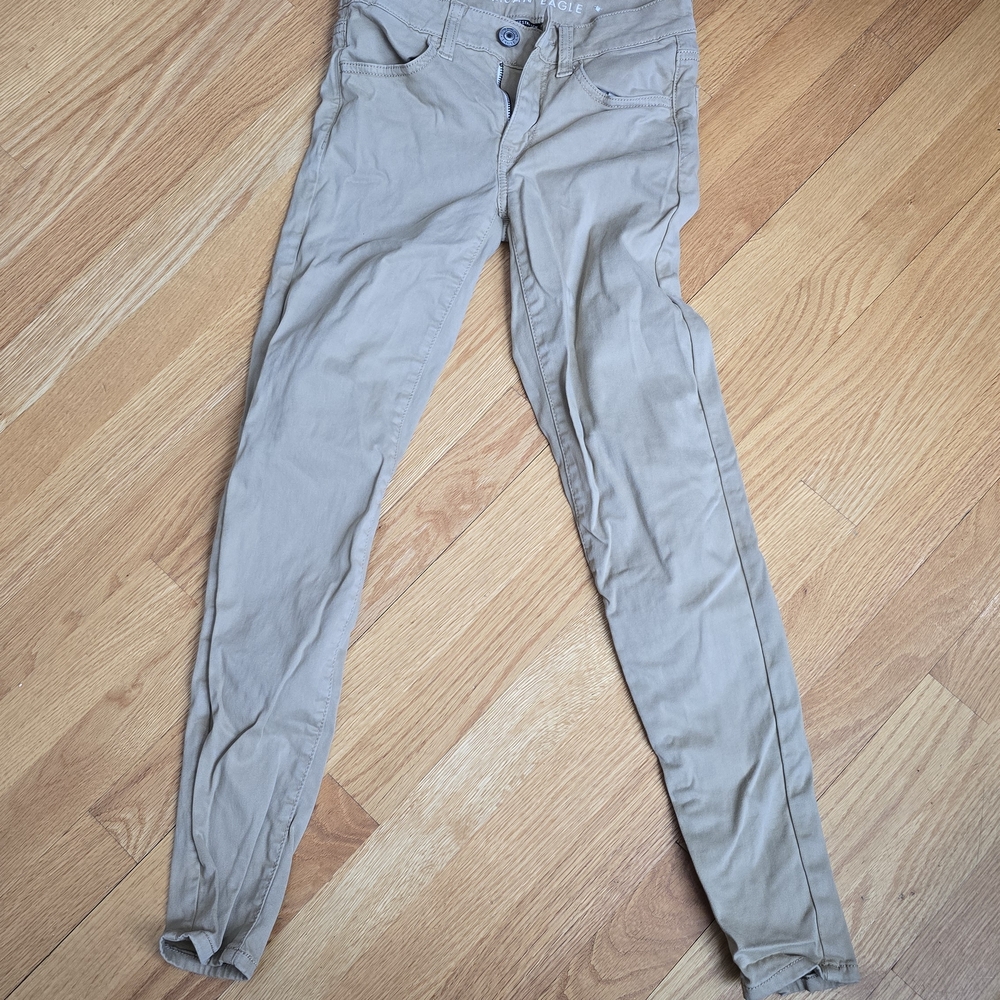American Eagle Super Stretch Khaki Pants Double Zero (00) Short